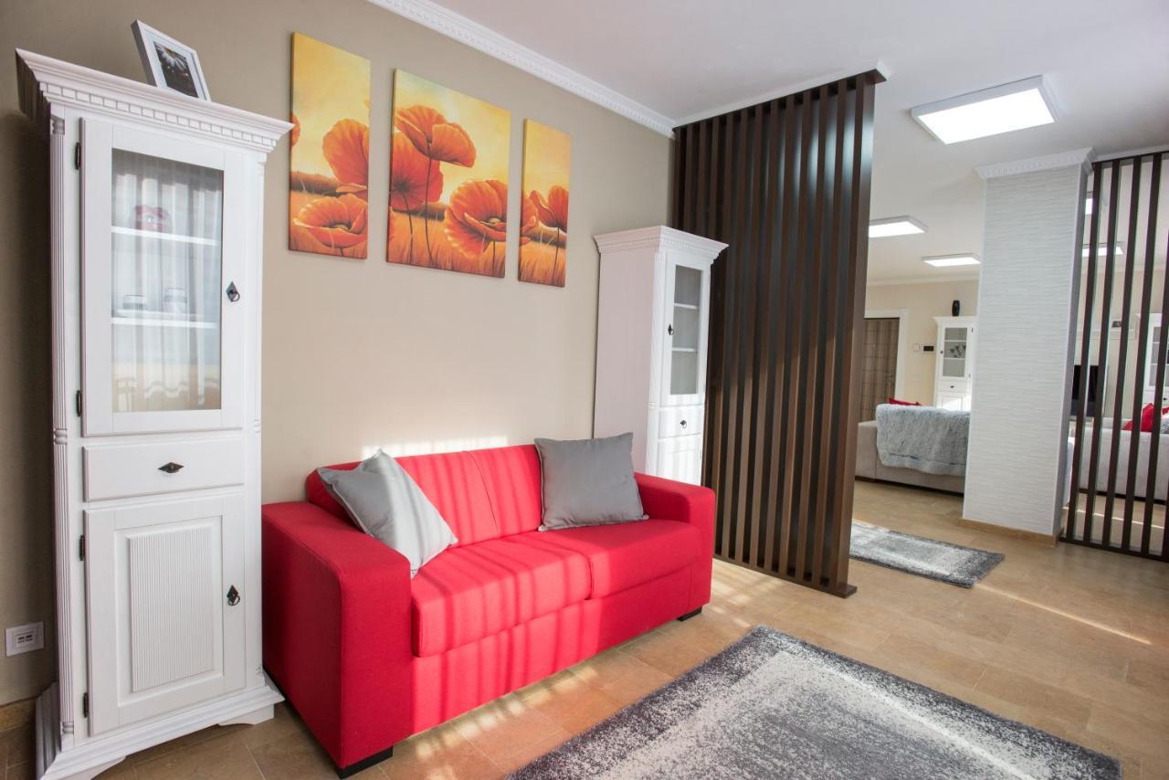Lira Holiday Apartments Satu Mare Exterior photo